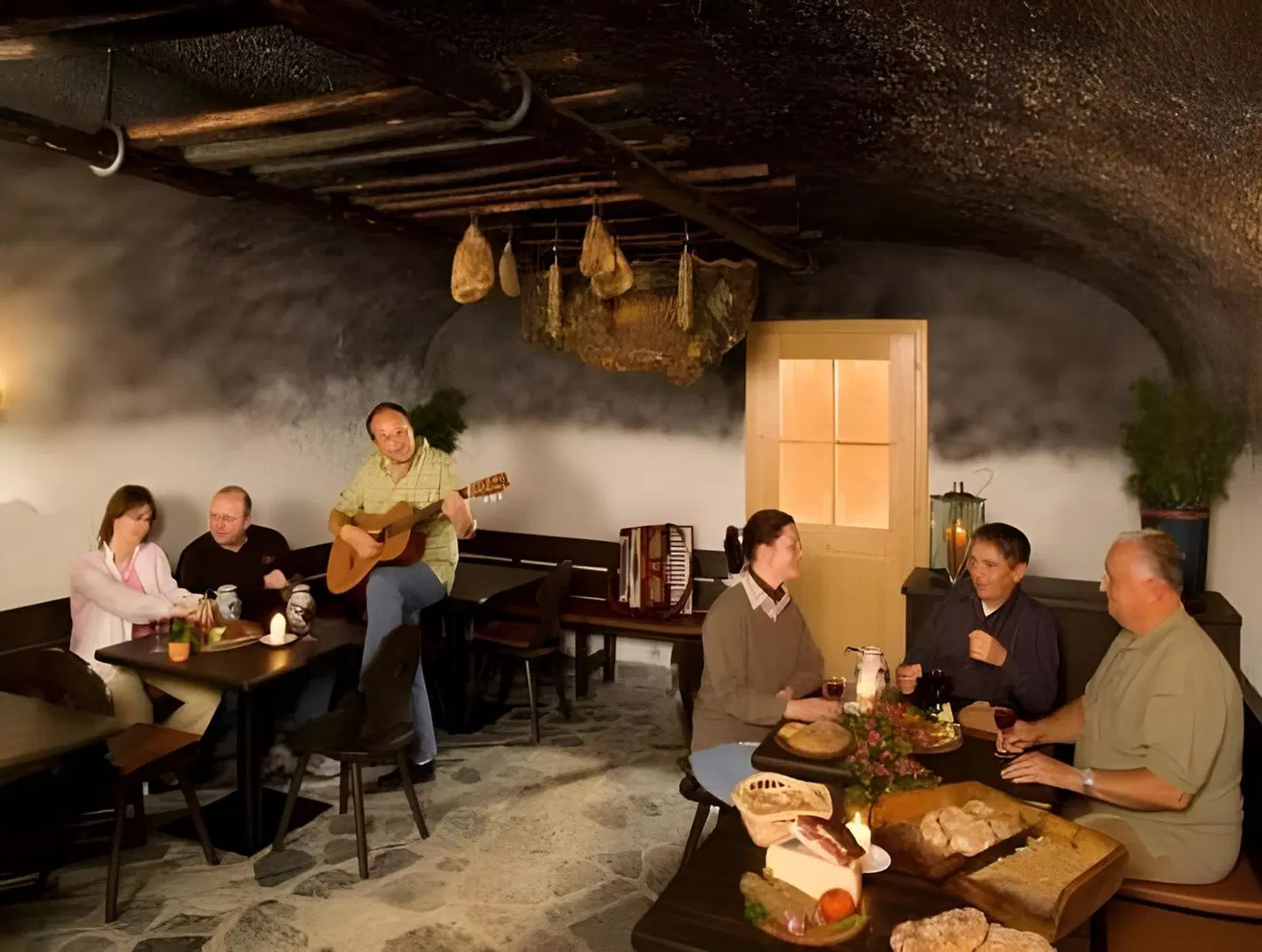Wirtshaushotel Alpenrose PEOPLE