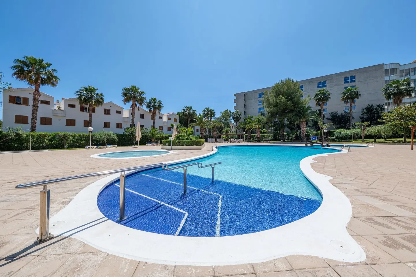 Estival Park Apartments OUTDOOR_POOL