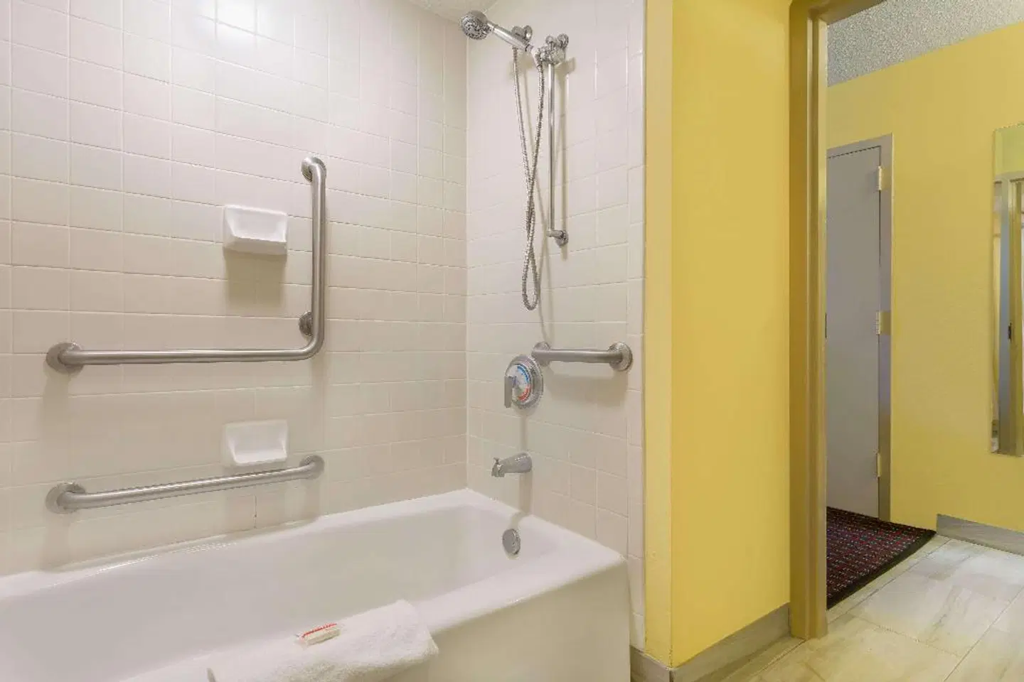 Days Inn by Wyndham Mocksville Badezimmer