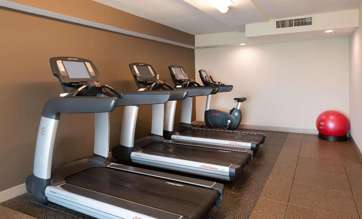 DoubleTree by Hilton Hotel and Suites Charleston Airport SPORTS_AND_LEISURE