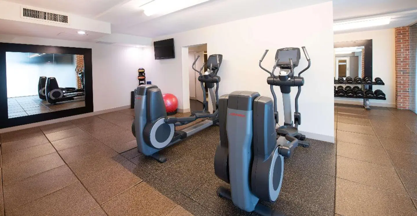 DoubleTree by Hilton Hotel and Suites Charleston Airport SPORTS_AND_LEISURE