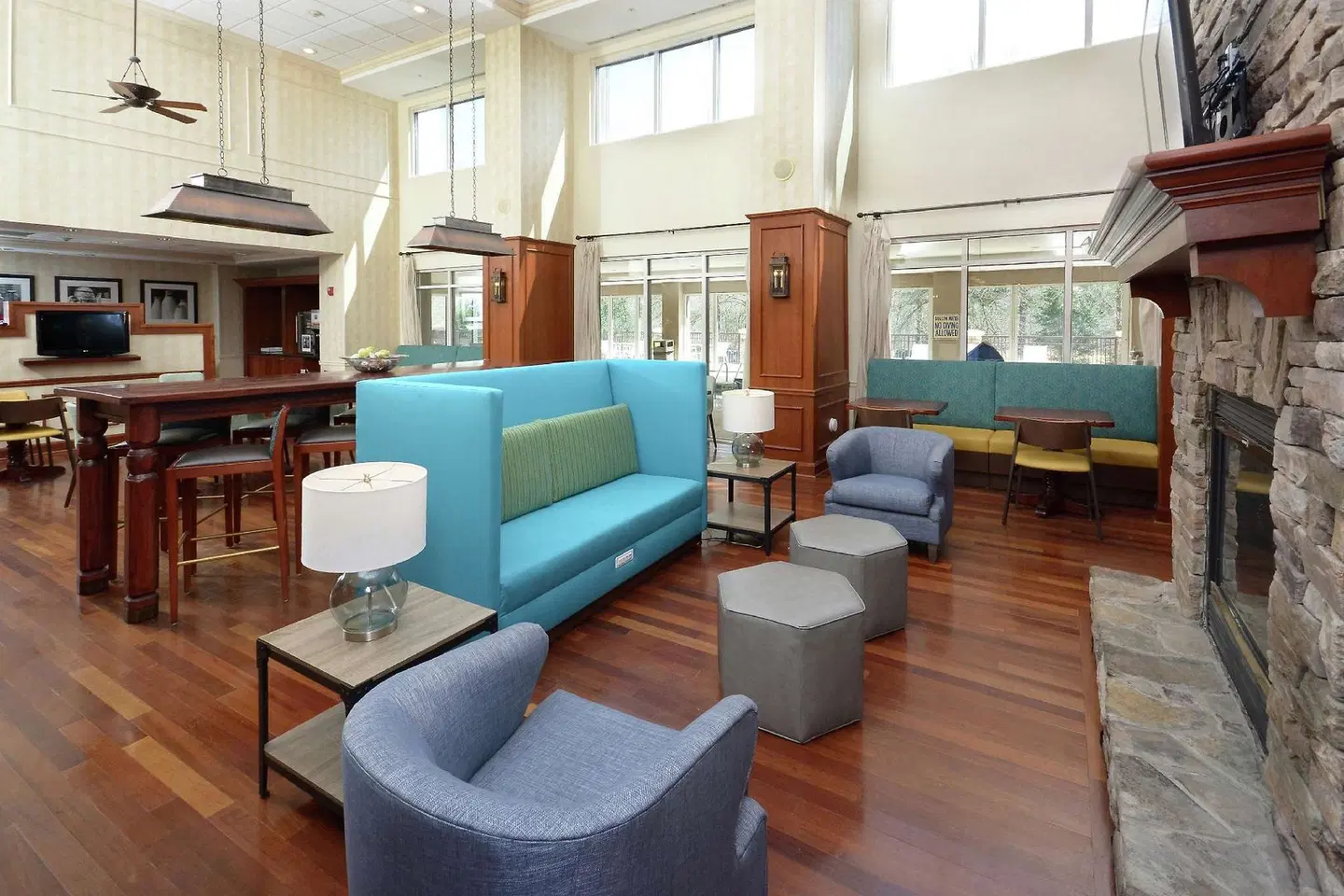 Hampton Inn & Suites Clinton LOUNGE_LOBBY