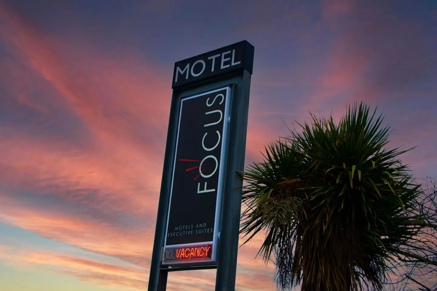 Focus Motel & Executive Suites EXTERIOR