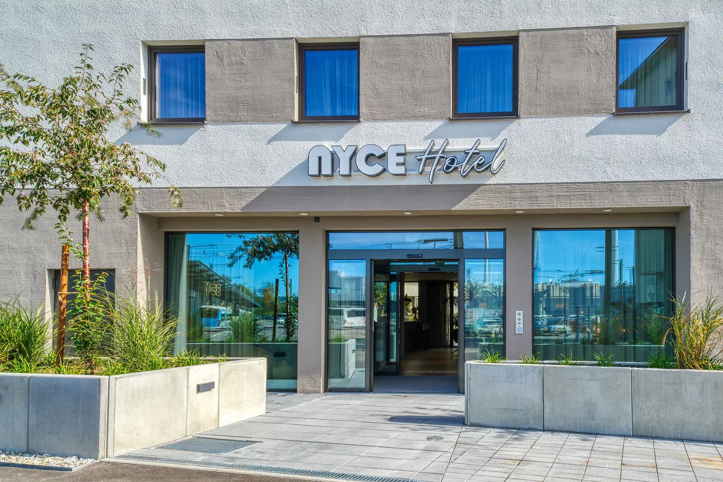 NYCE Hotel Ulm EXTERIOR