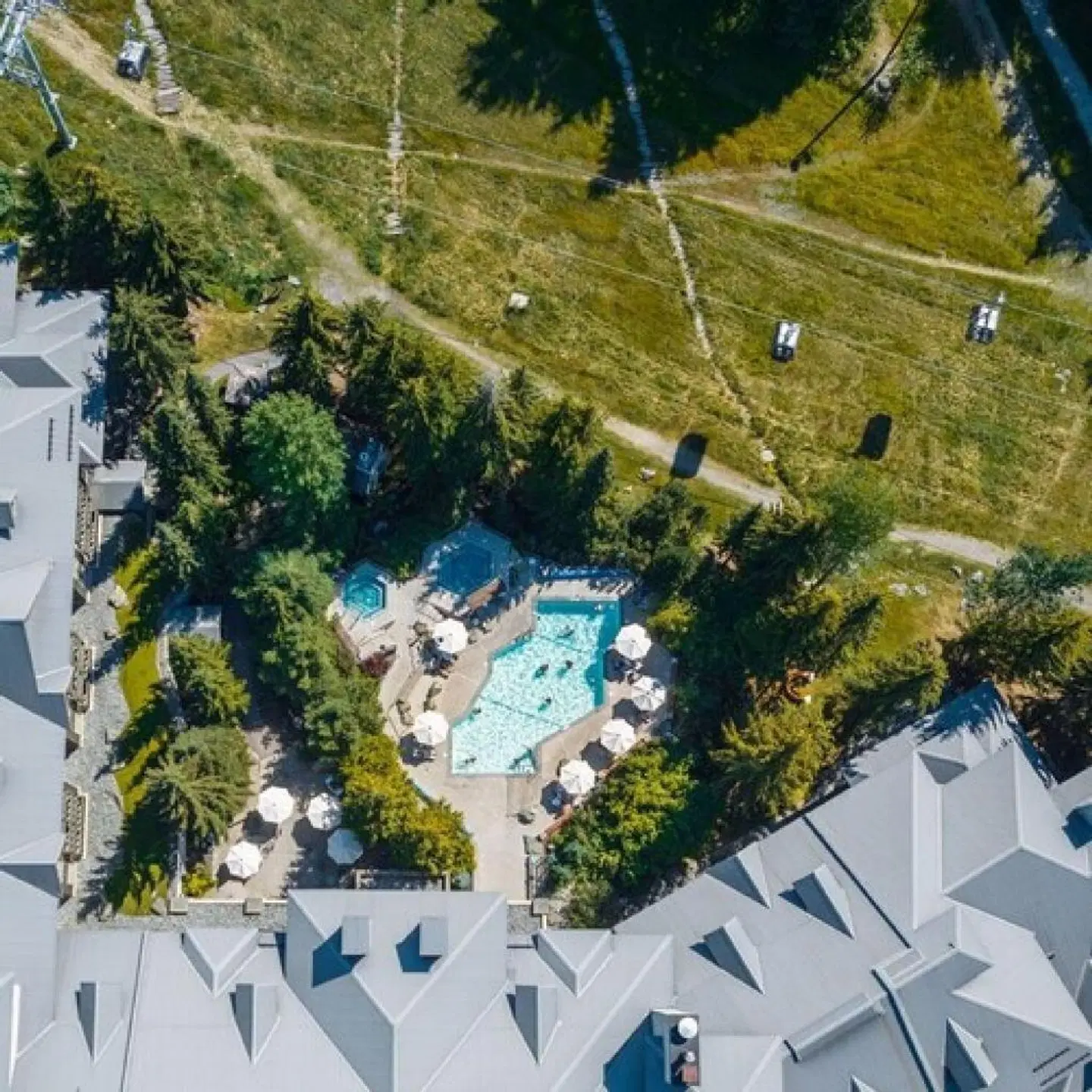 BLACKCOMB SPRINGS SUITES BY CLIQUE EXTERIOR