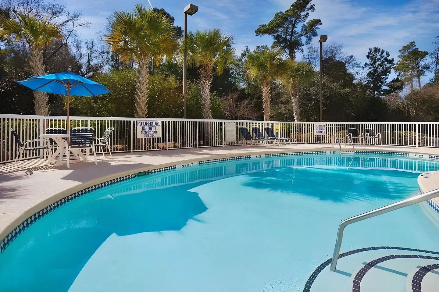 Holiday Inn Express Charleston US Hwy 17 & I-526 by IHG OUTDOOR_POOL