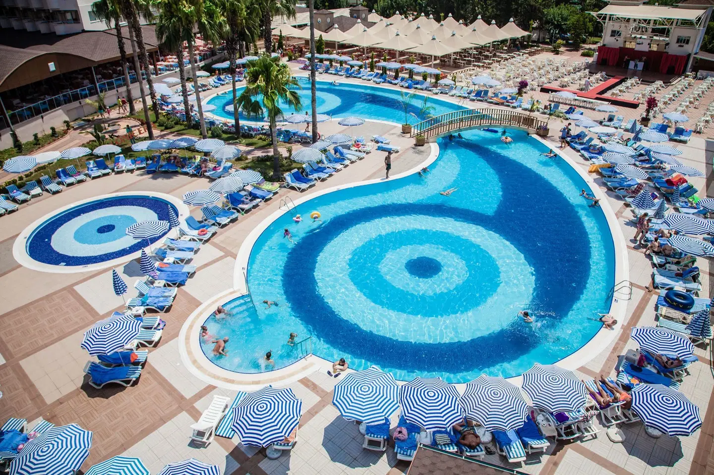Lonicera World Hotel OUTDOOR_POOL