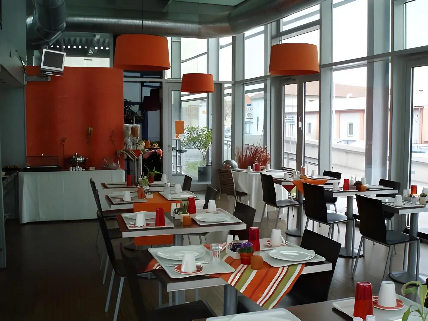 Orange Wings Krems Restaurant