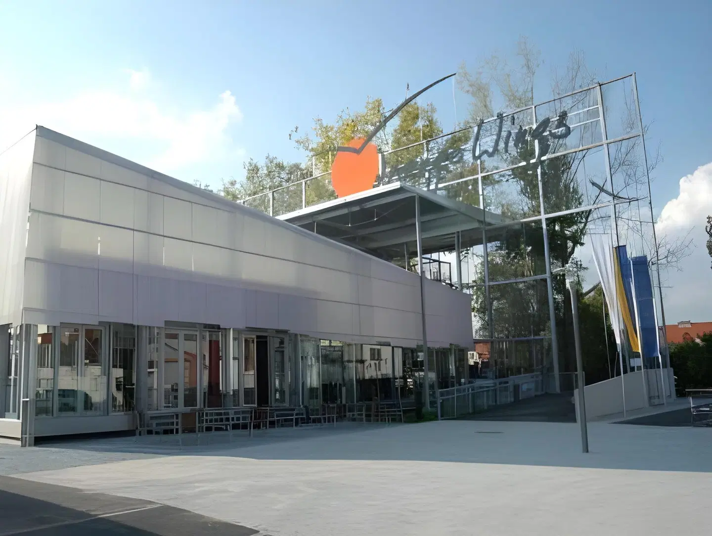 Orange Wings Krems EXTERIOR