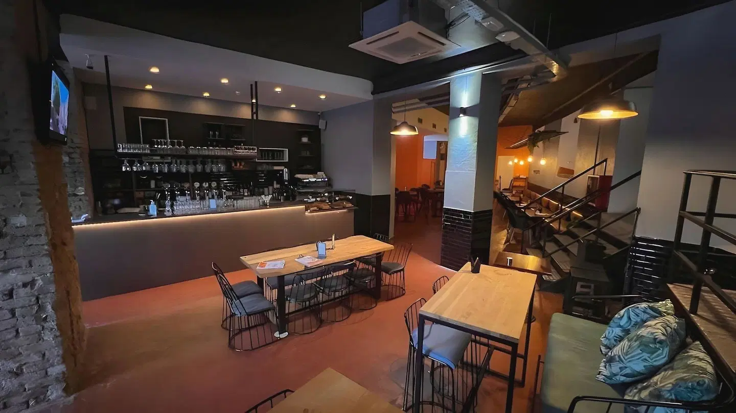 QUO Hostel Bar