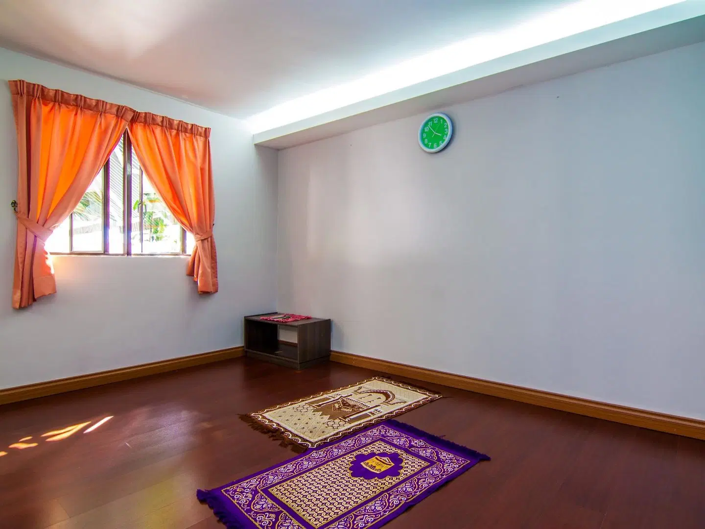 Green Hotel ROOM_EXAMPLE