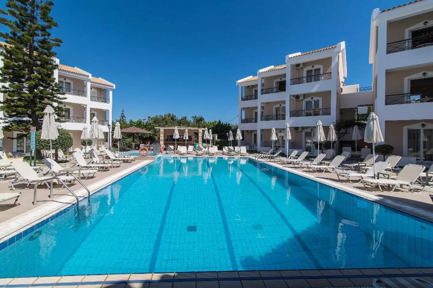 Maistrali Hotel & Apartments OUTDOOR_POOL