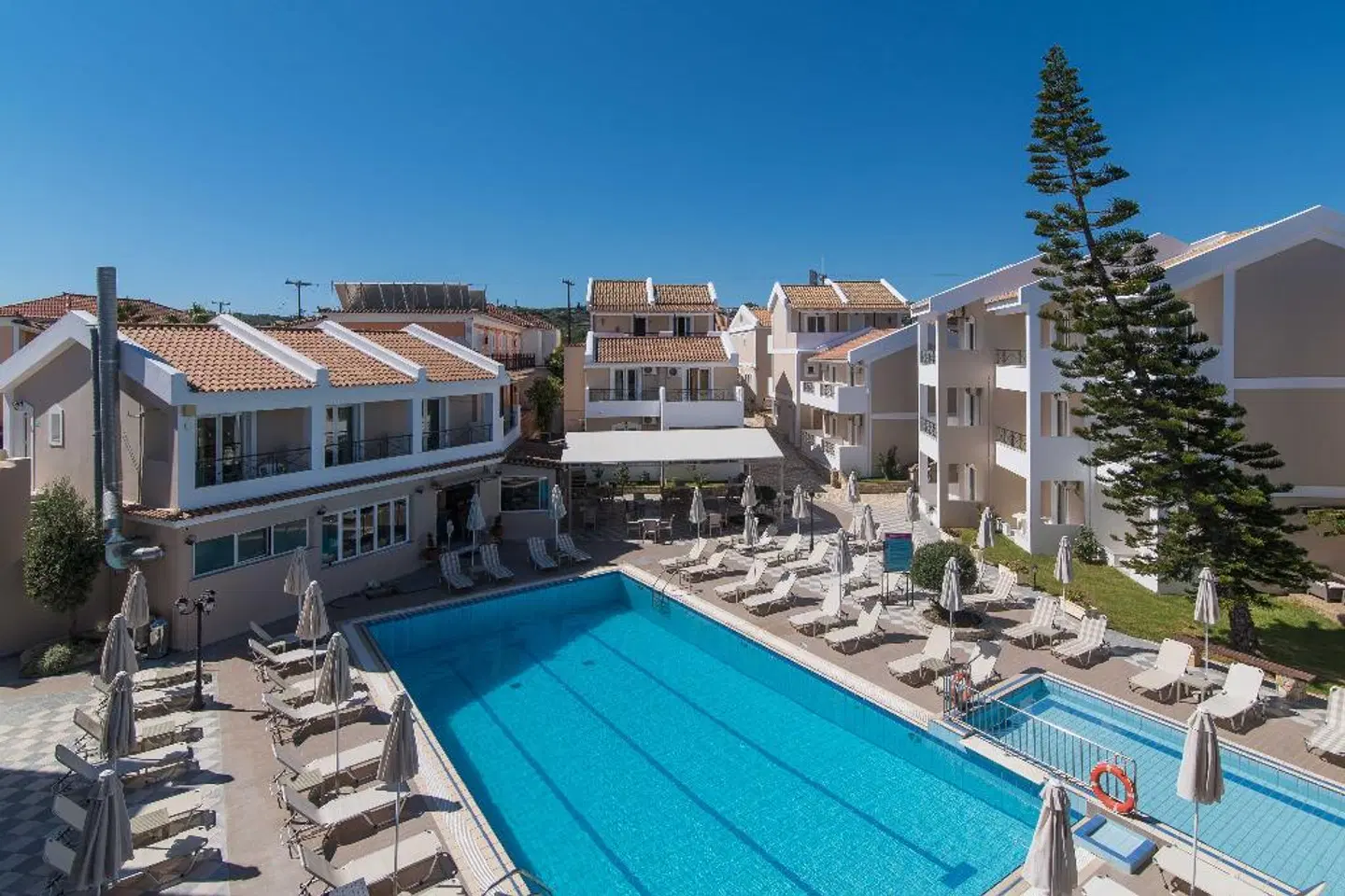 Maistrali Hotel & Apartments OUTDOOR_POOL