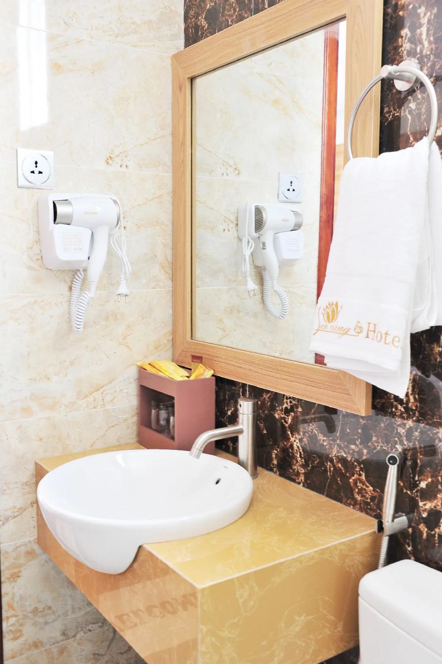 Sen Vang Luxury Hotel Badezimmer