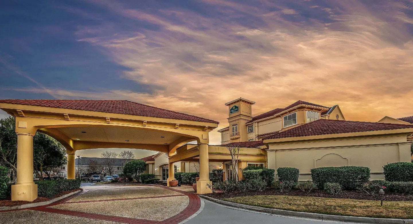 La Quinta Inn & Suites Myrtle Beach Broadway Area EXTERIOR