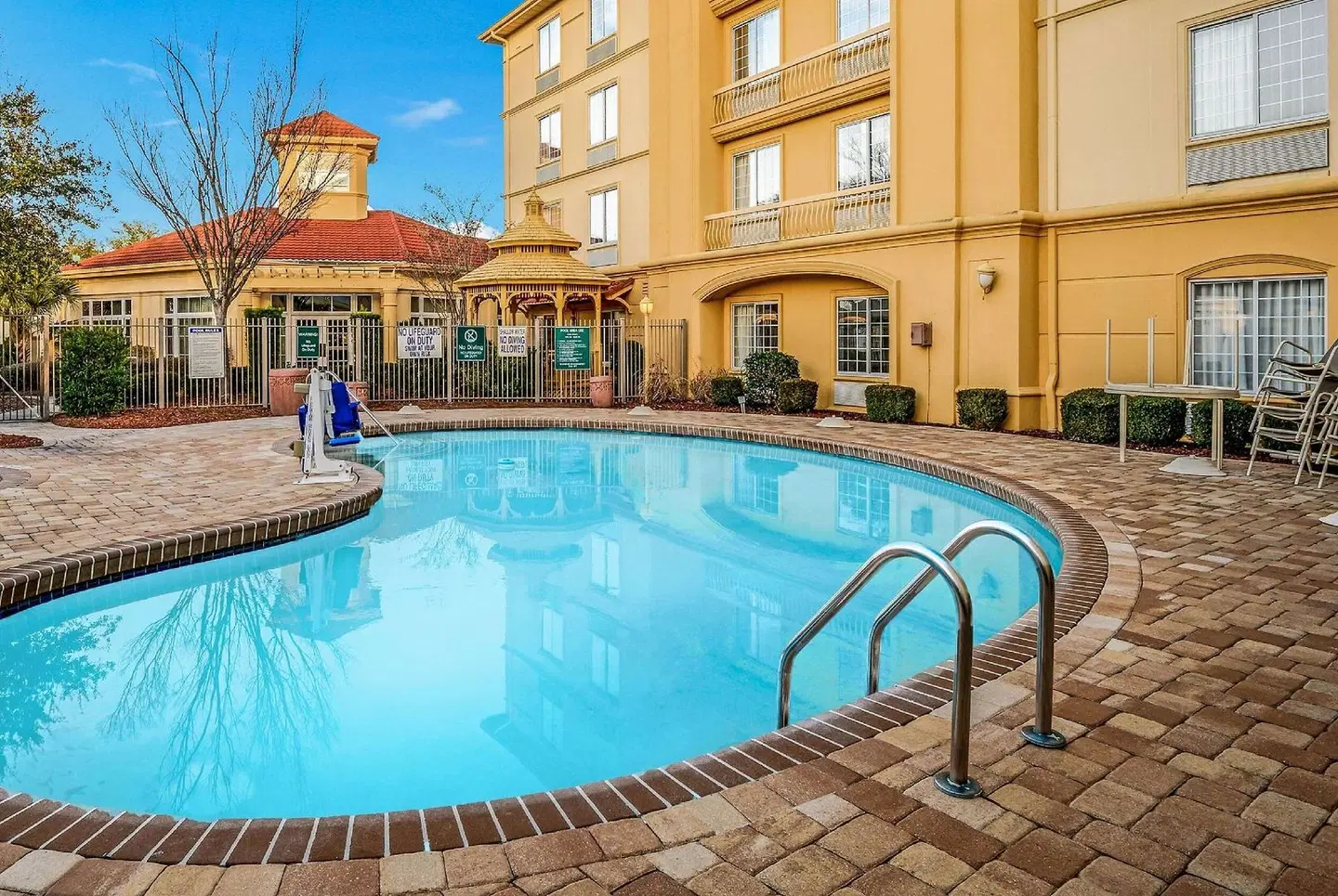 La Quinta Inn & Suites Myrtle Beach Broadway Area OUTDOOR_POOL
