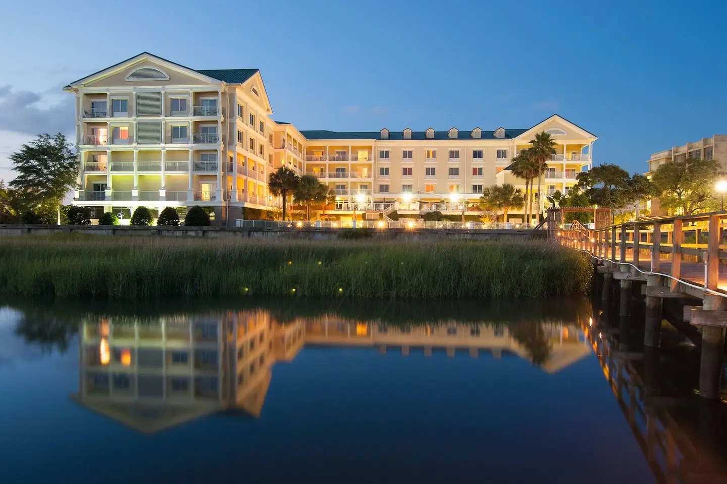 Courtyard by Marriott Charleston Waterfront EXTERIOR