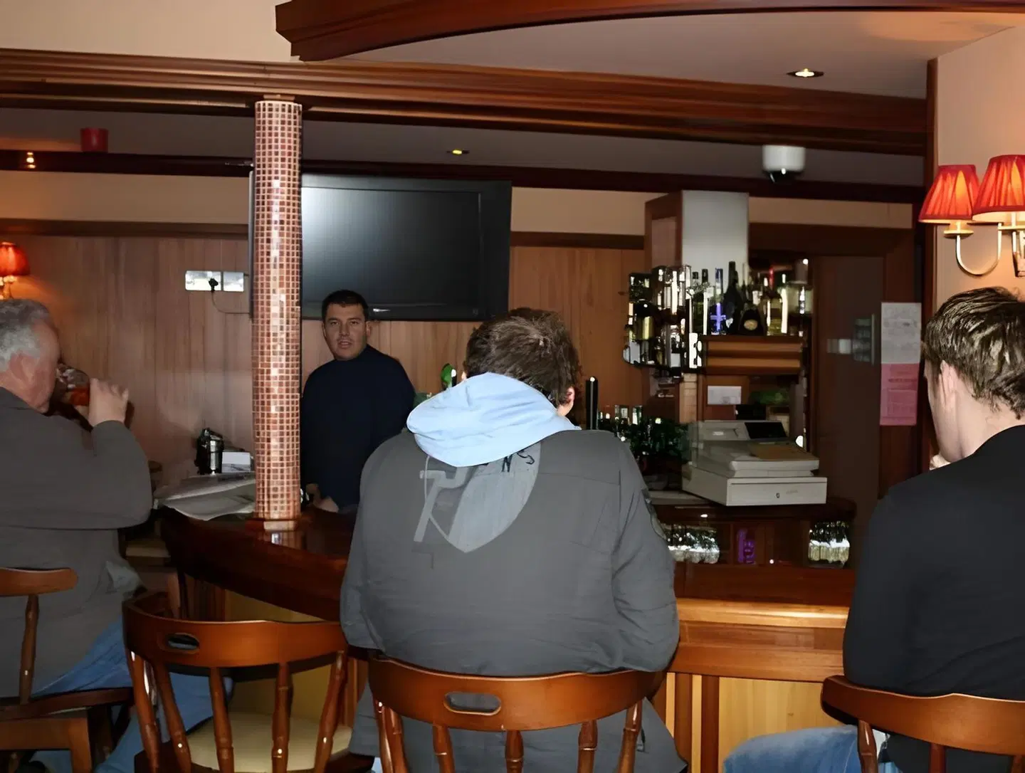 Barr Na Sraide Inn Bar