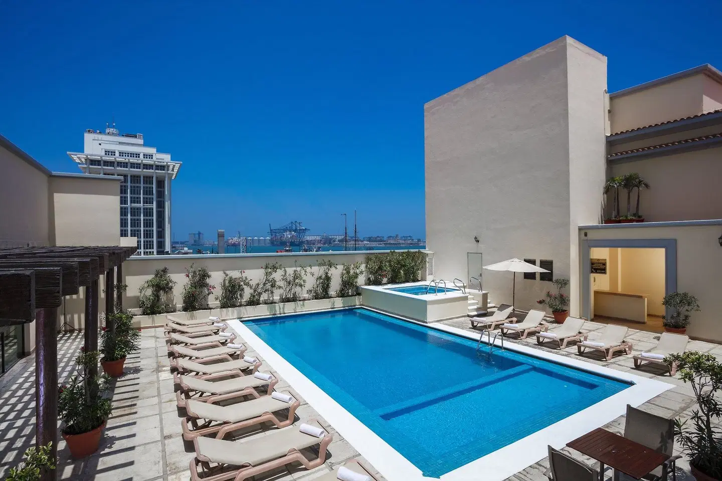 Fiesta Inn Veracruz Malecon OUTDOOR_POOL
