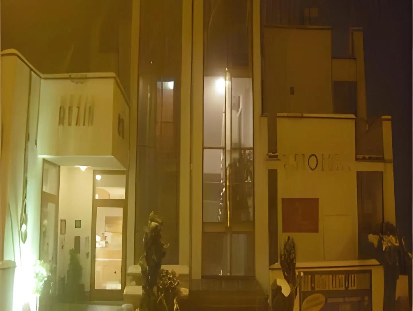 Rezia EXTERIOR