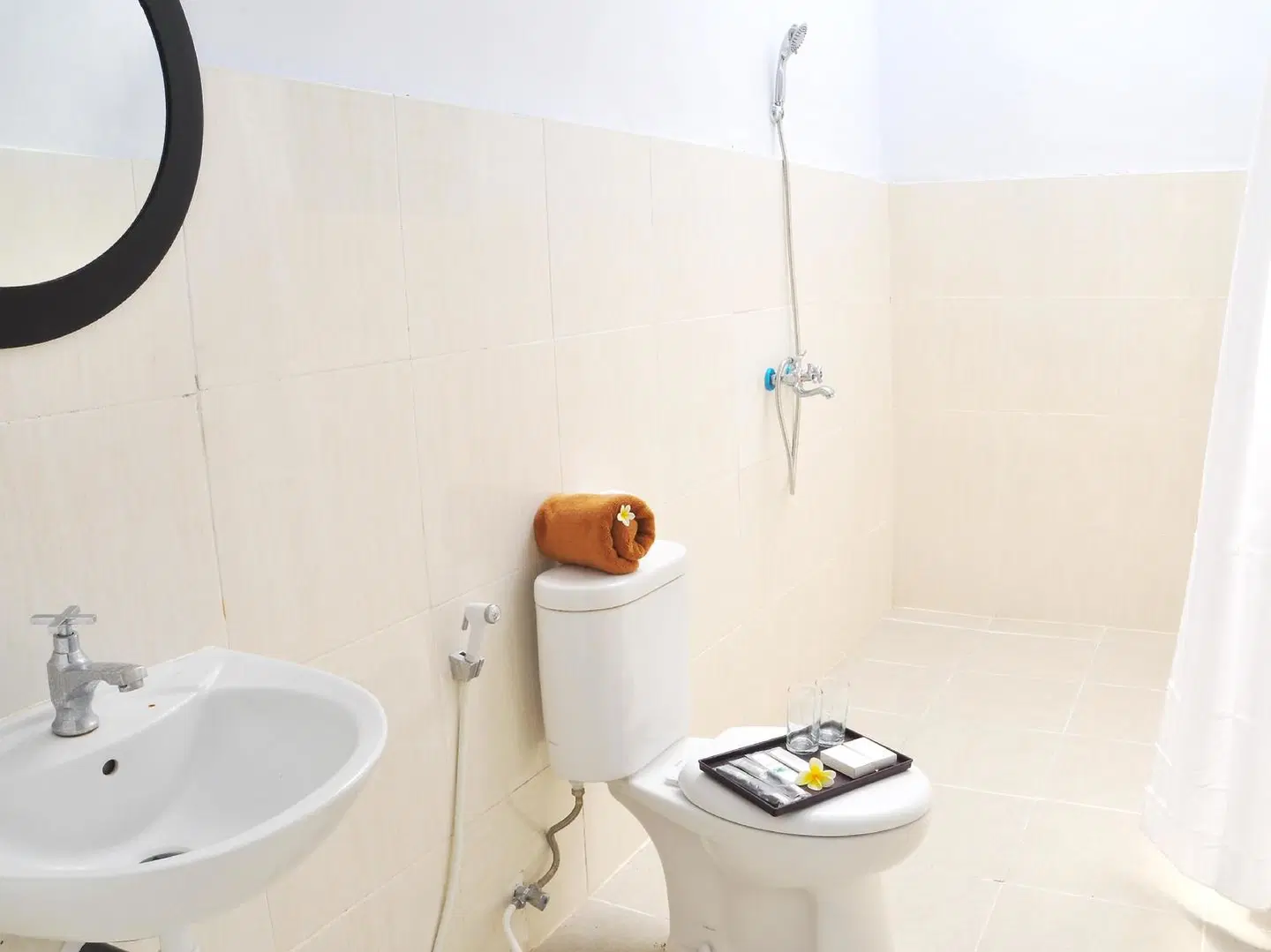 Villa Tangtu Beach Inn Badezimmer