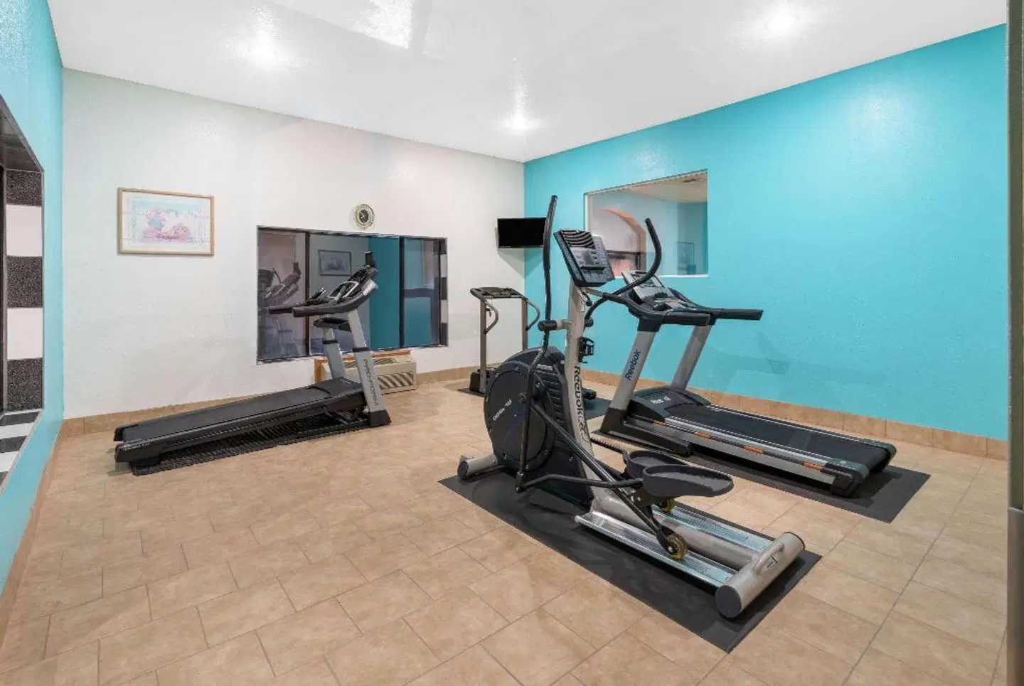 Howard Johnson Holbrook SPORTS_AND_LEISURE