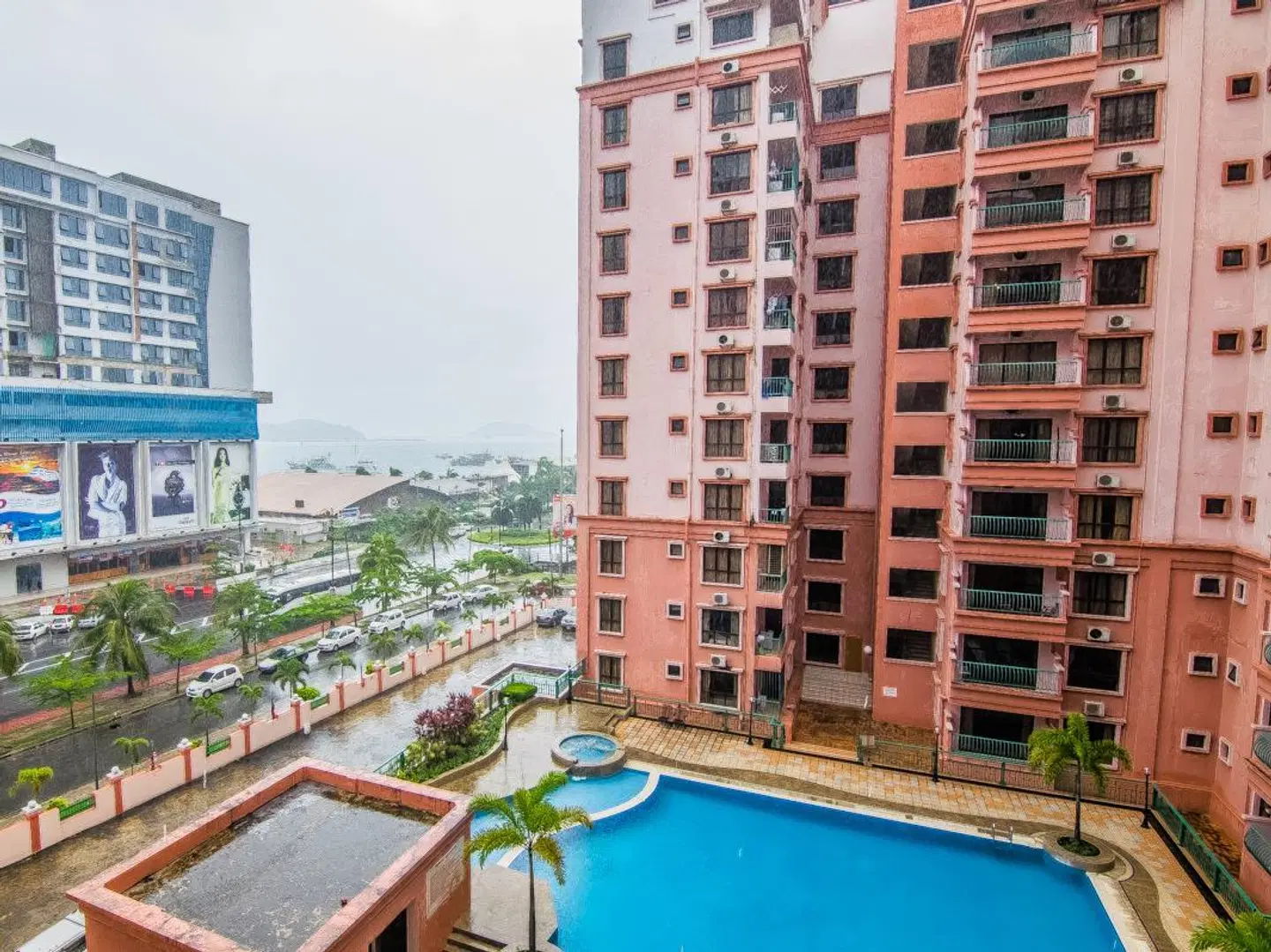 Marina Travellers Suite @ Marina Court Resort Condo OUTDOOR_POOL