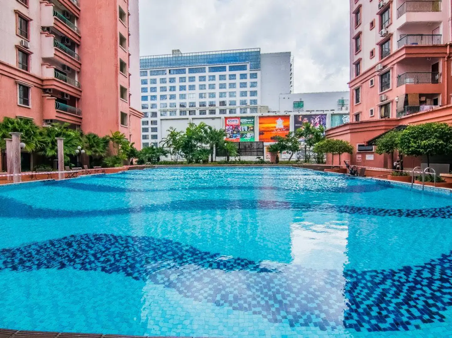 Marina Travellers Suite @ Marina Court Resort Condo OUTDOOR_POOL