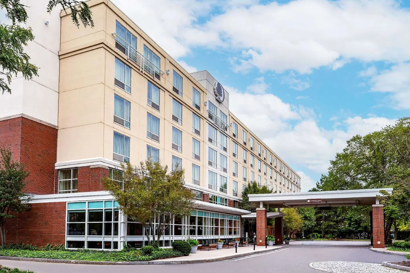 DoubleTree Club by Hilton Hotel Boston Bayside EXTERIOR