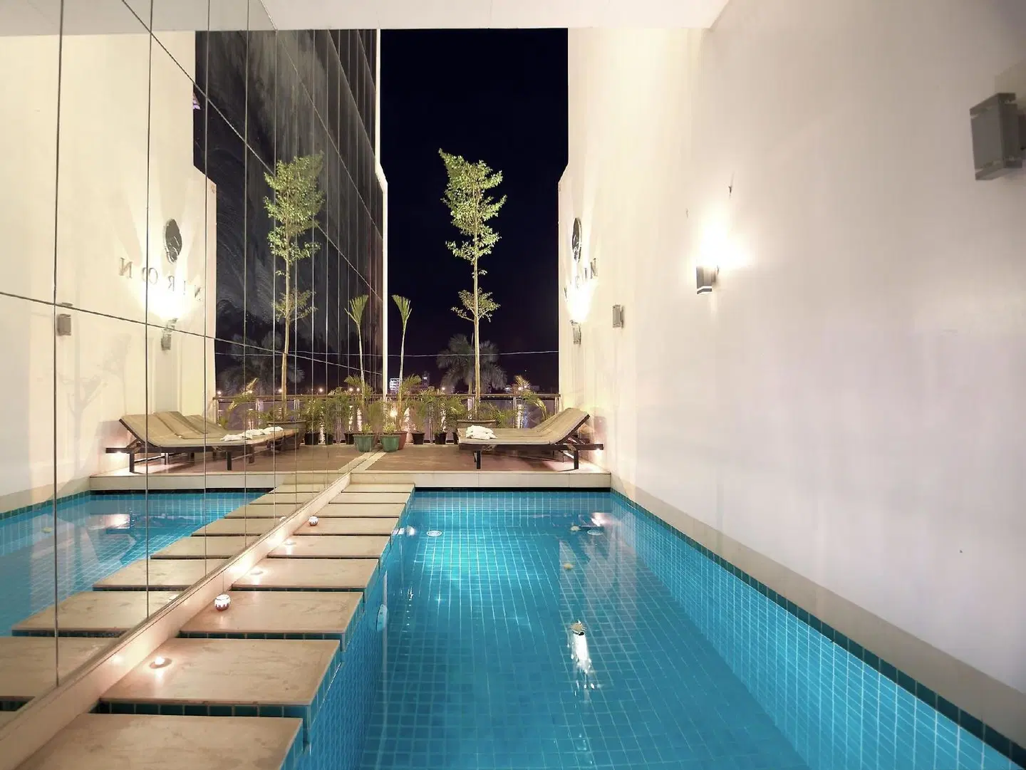 Crystal Blue Boutique Hotel Hallenbad