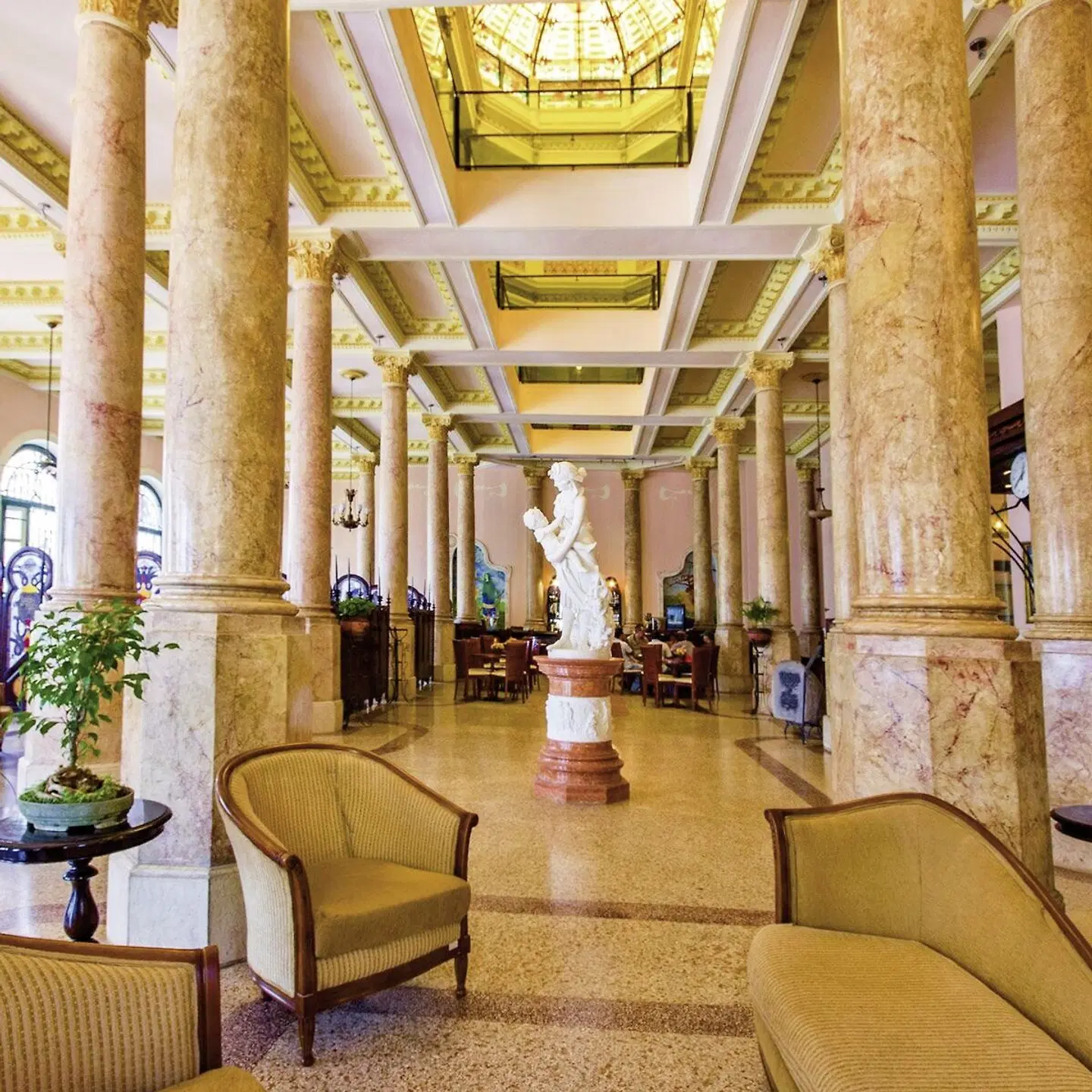 Raquel LOUNGE_LOBBY
