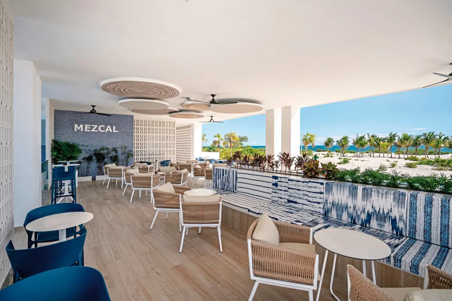 RIU Latino Bar