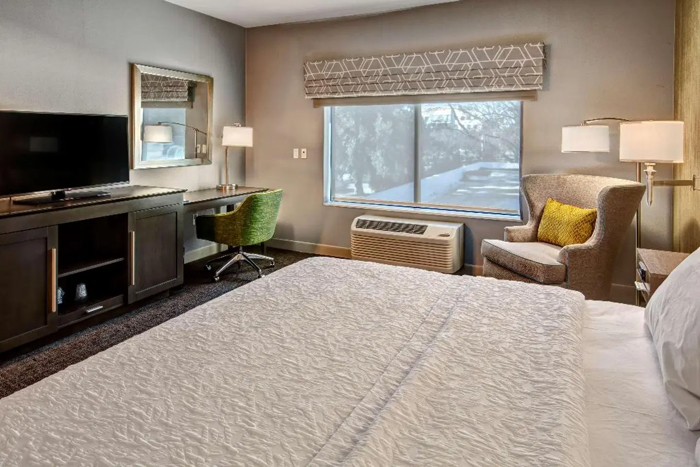 Hampton Inn & Suites San Jose Airport ROOM_EXAMPLE