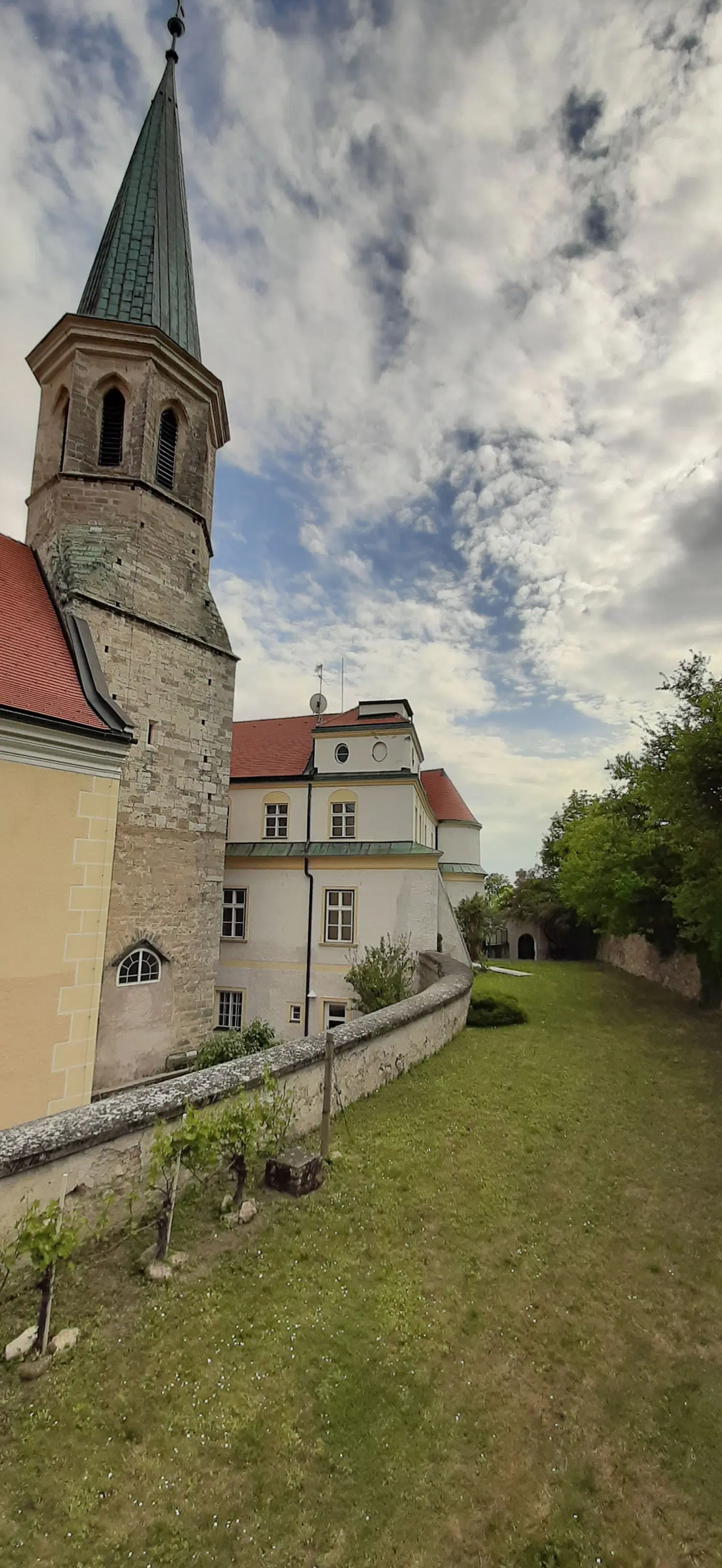 Hotel Schloss Gumpoldskirchen EXTERIOR