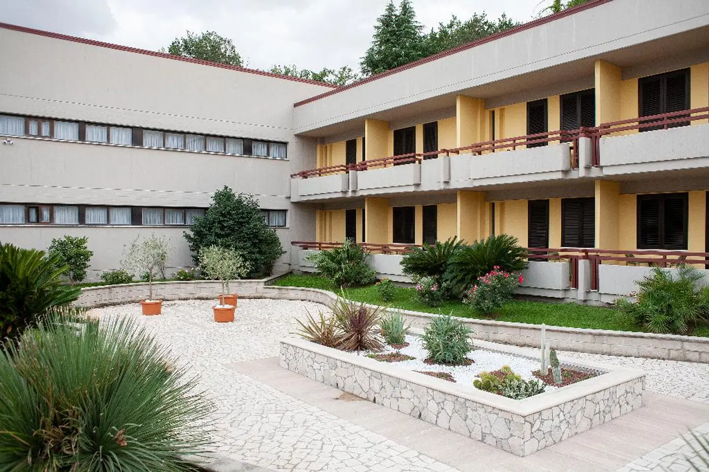 Pennile EXTERIOR