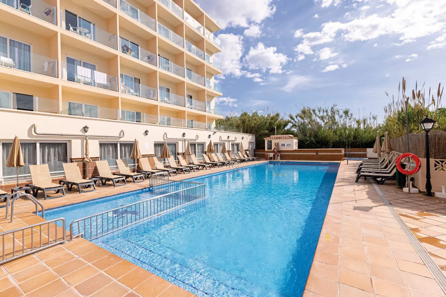 Invisa Es Pla OUTDOOR_POOL