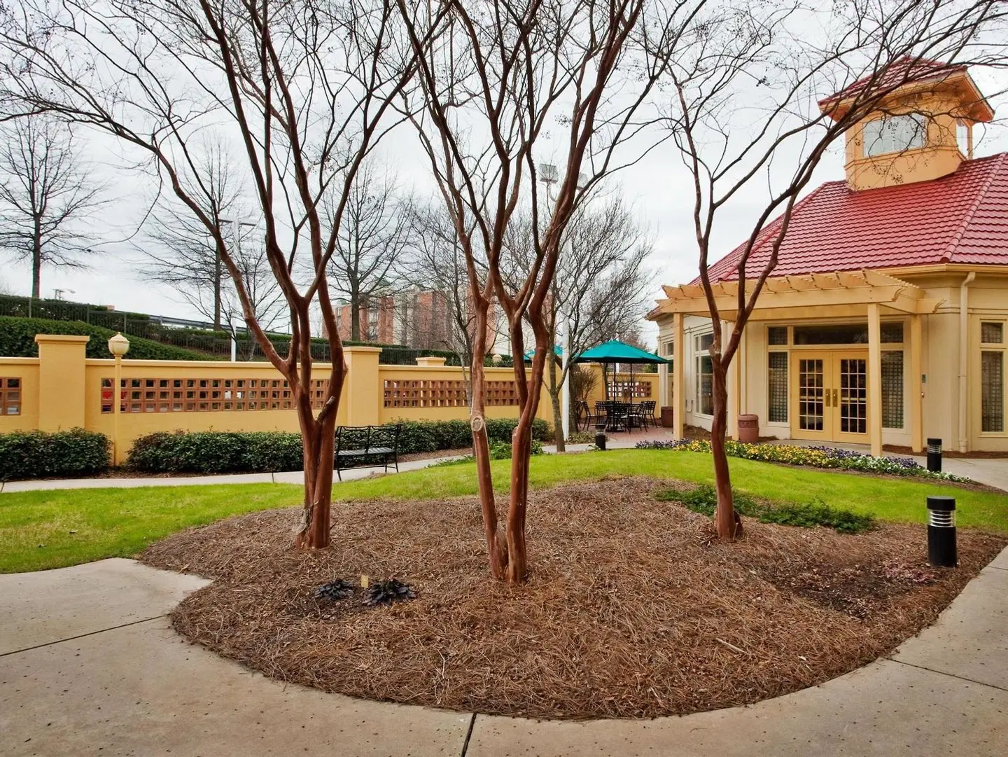 La Quinta Inn & Suites by Wyndham Greenville Haywood EXTERIOR