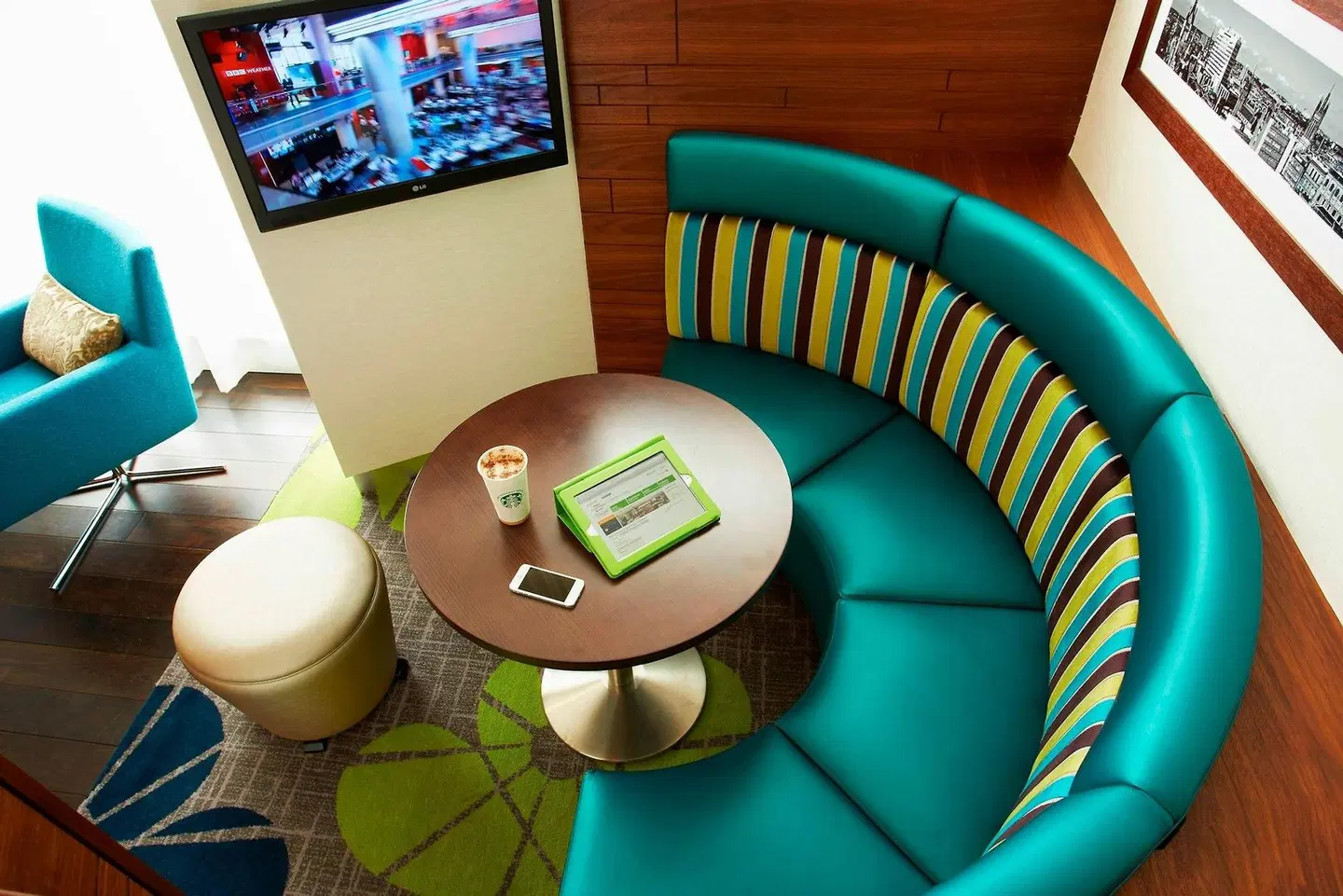 Courtyard by Marriott Aberdeen Airport Bar