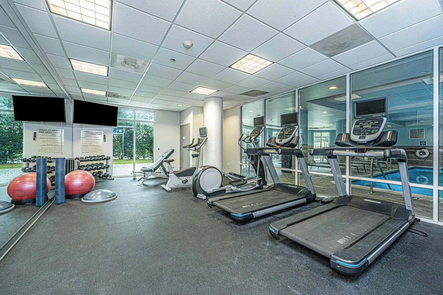 Holiday Inn Express and Suites North Charleston SPORTS_AND_LEISURE