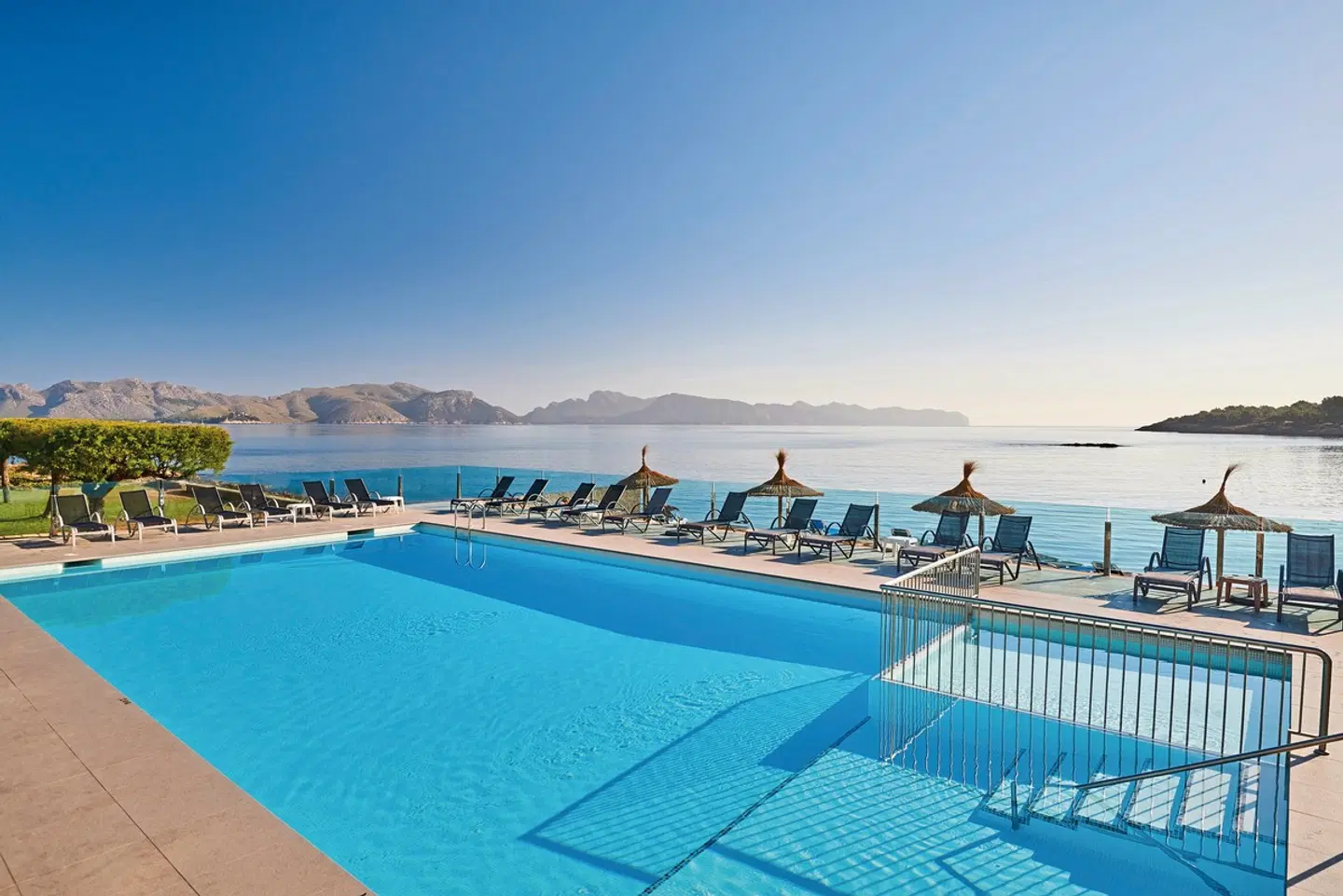 Moré OUTDOOR_POOL