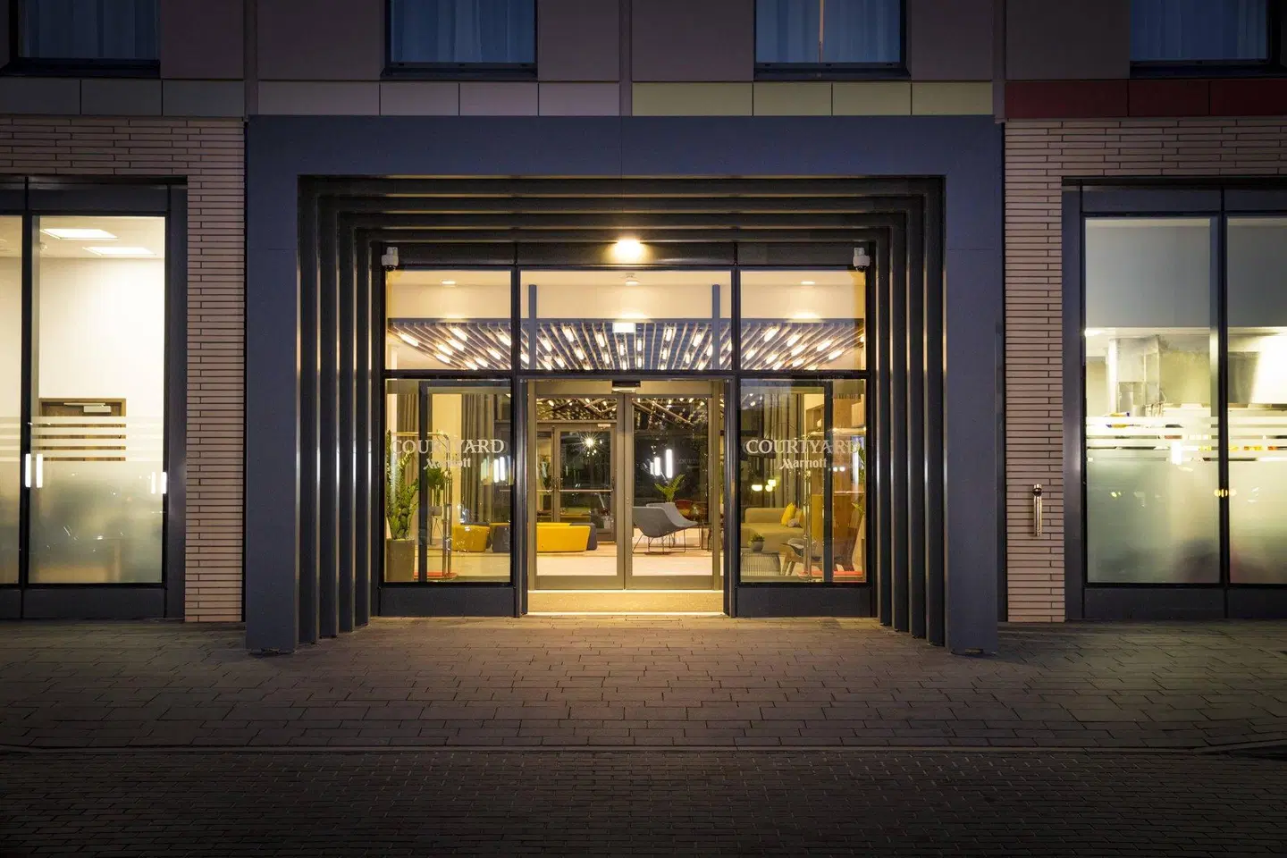 Courtyard by Marriott Edinburgh West EXTERIOR