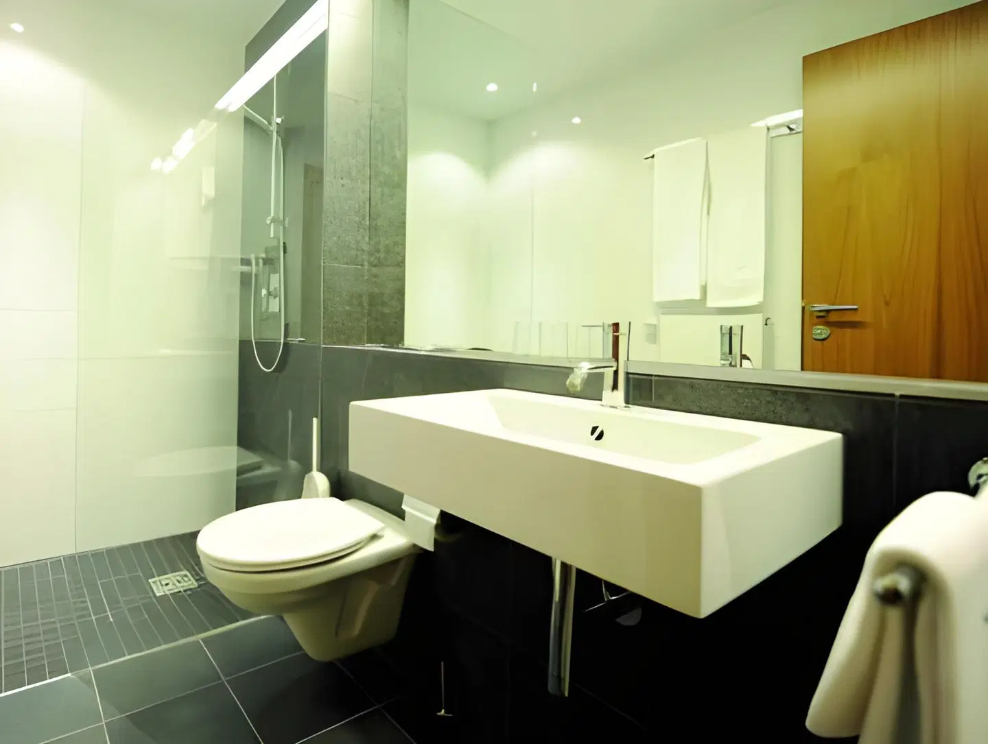 HEINHOTEL vienna airport Badezimmer