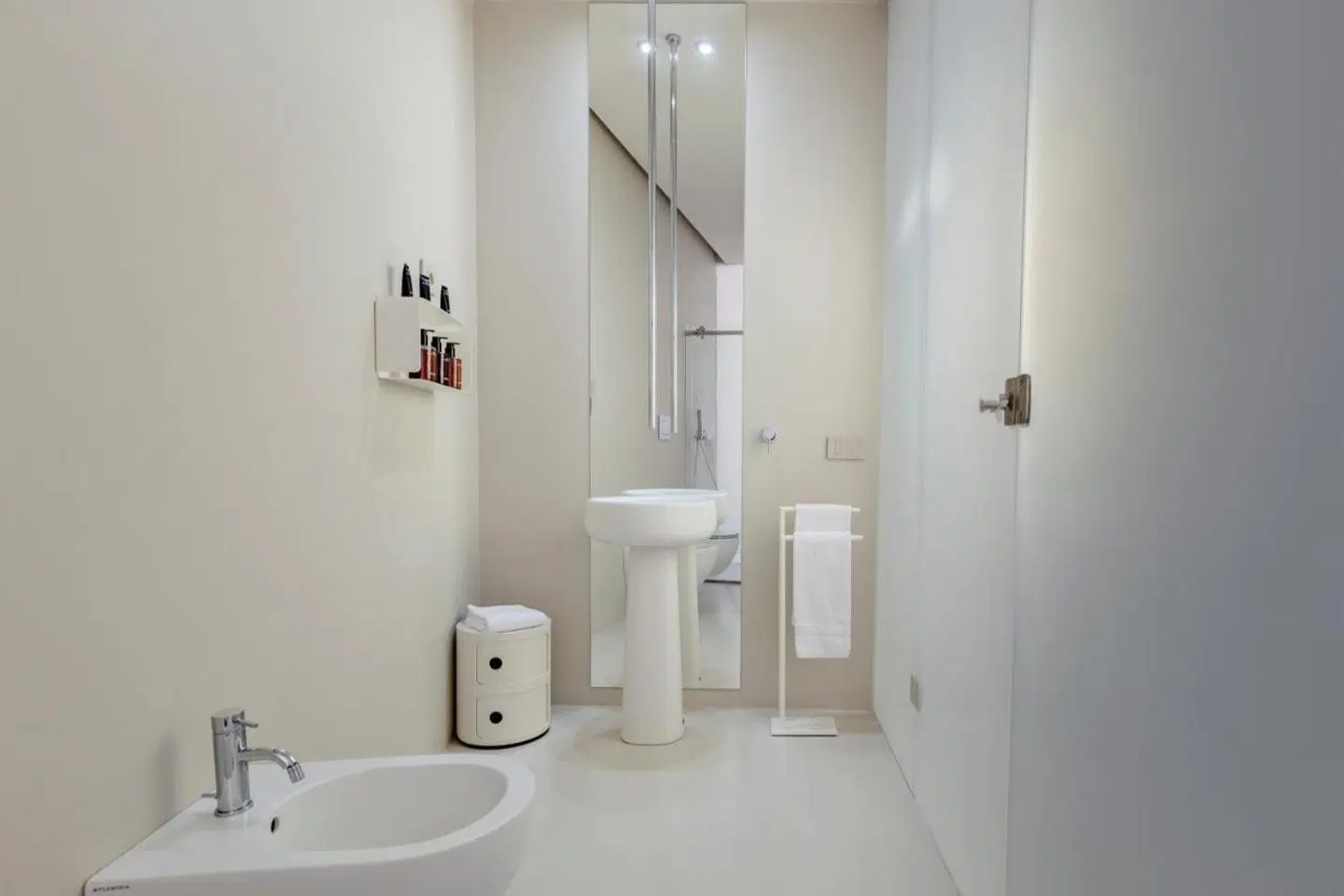 Five Place Design Suite & Apartments Badezimmer