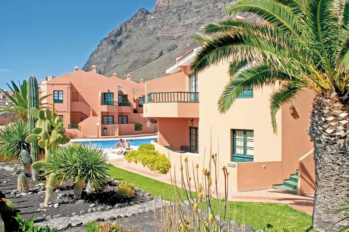 Tres Palmeras EXTERIOR