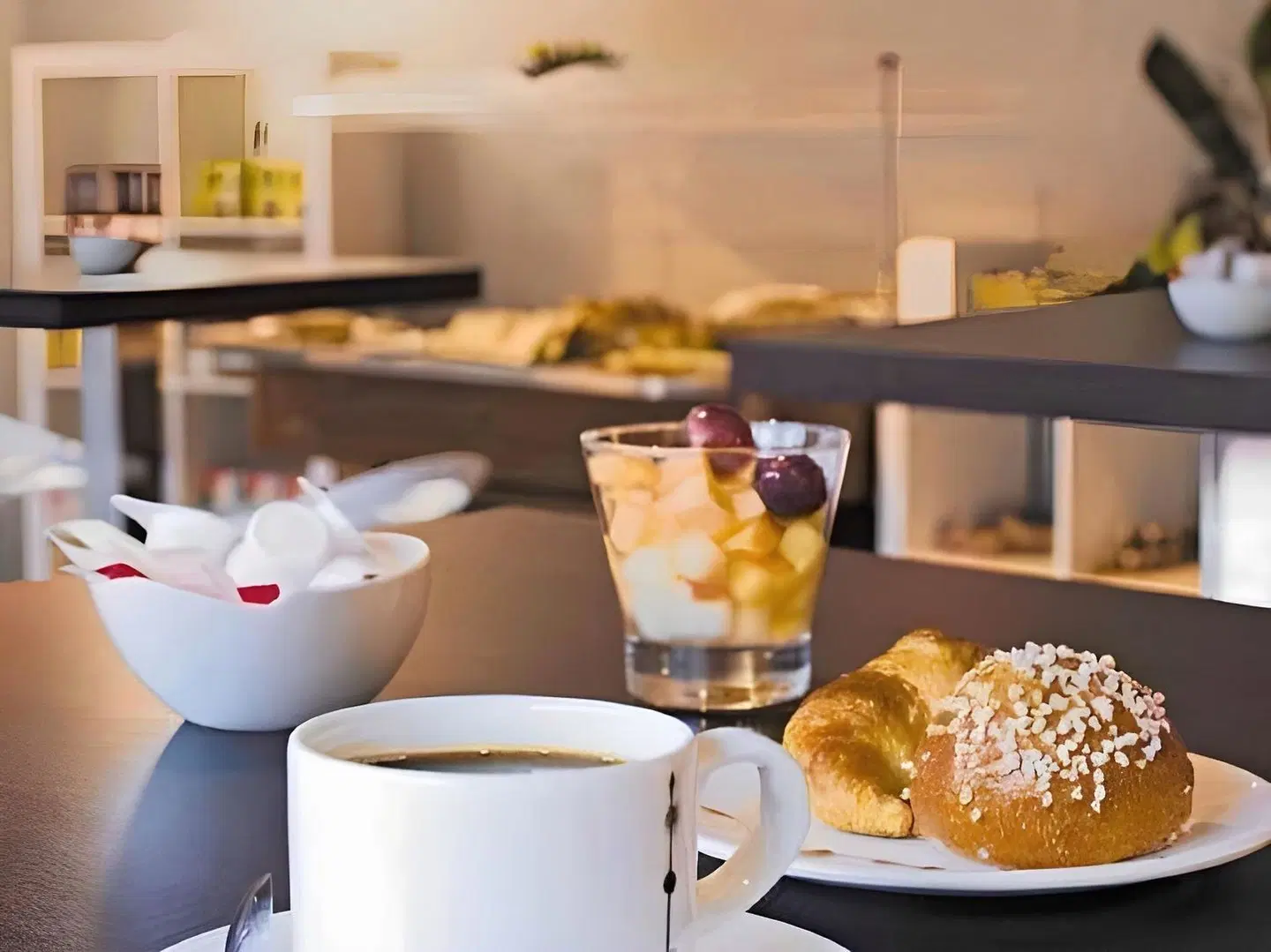 Standing Hotel Suites by Actisource Restaurant