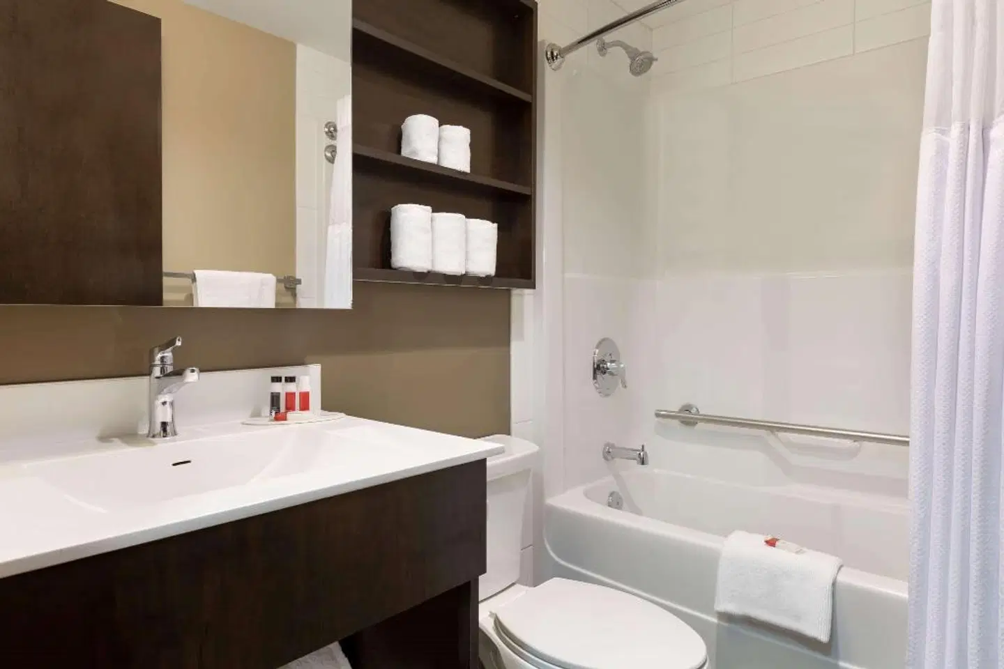 Microtel Inn & Suites by Wyndham Estevan Badezimmer