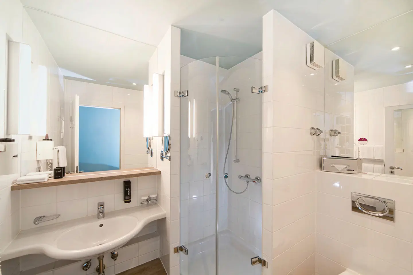 ABION Spreebogen Waterside Hotel Berlin Badezimmer