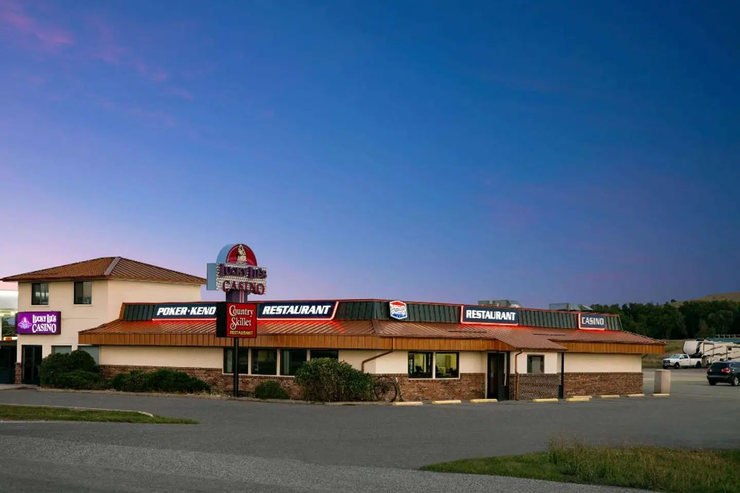 Super 8 by Wyndham Big Timber EXTERIOR