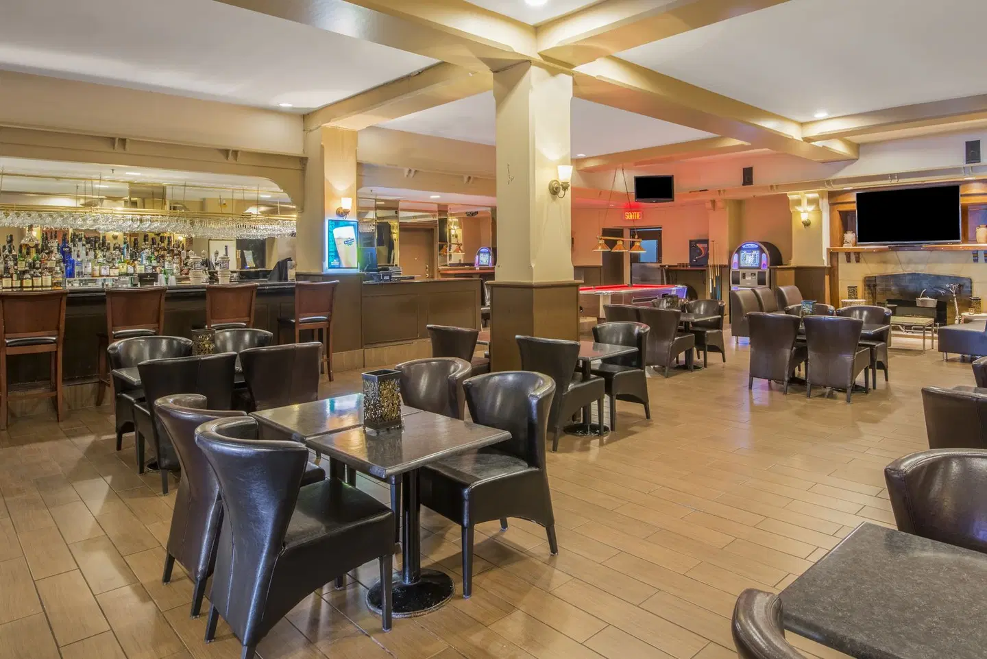 Armon Plaza Airport Montreal Bar