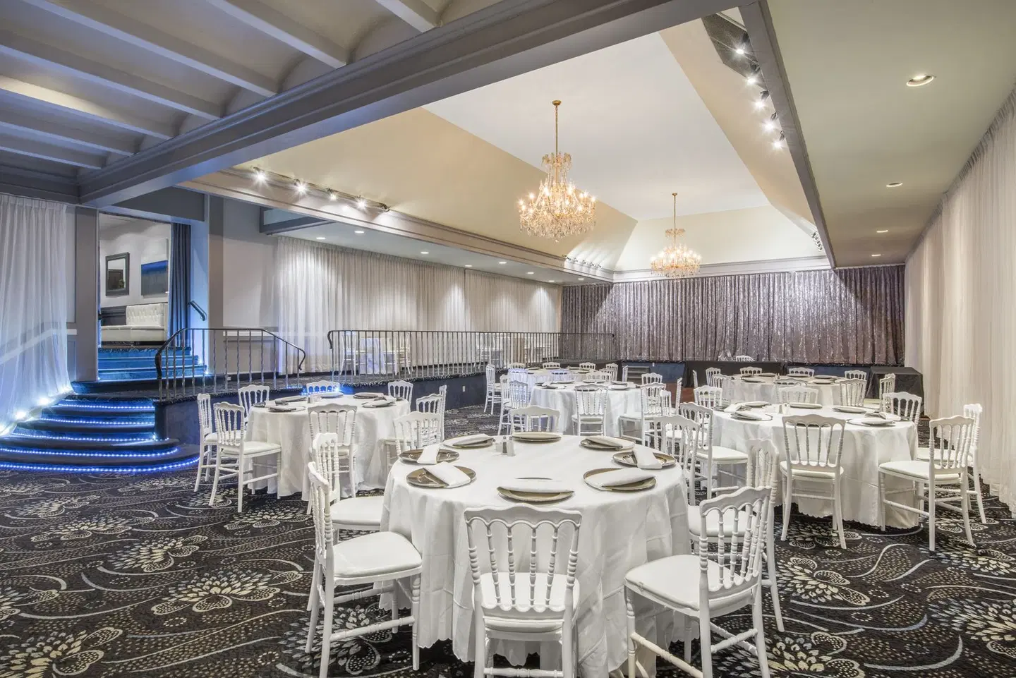 Armon Plaza Airport Montreal Restaurant